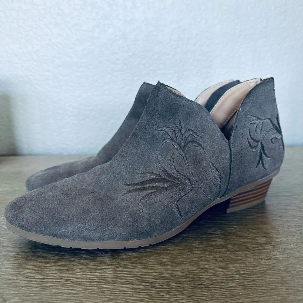 Kenneth Cole Reaction Gray Suede Leather Floral Embroidered Ankle Boots 9.5